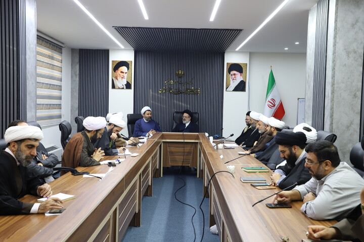 تصاویر/ نشست بررسی فرصت‌های تعامل بین‌المللی در اقلیم کردستان در نشست روحانیون شاخص کردستان با معاون بین الملل حوزه‌های علمیه