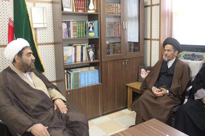 تصاویر / دیدار نماینده مقام معظم رهبری در کشور بنگلادش با امام جمعه ومدیر حوزه علمیه استان قزوین