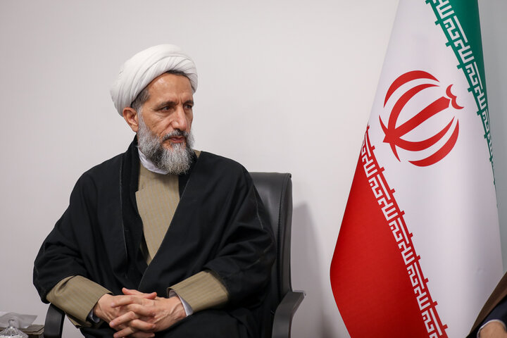 تصاویر / دیدار نماینده مقام معظم رهبری در کشور بنگلادش با امام جمعه ومدیر حوزه علمیه استان قزوین