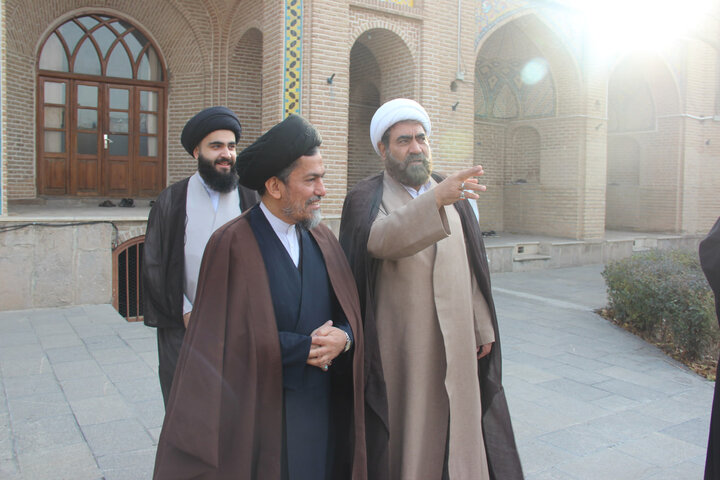 تصاویر / حضور  نماینده ولی فقیه در کشور بنگلادش در مدرسه علمیه شیخ الاسلام قزوین