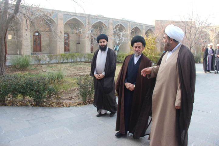 تصاویر / حضور  نماینده ولی فقیه در کشور بنگلادش در مدرسه علمیه شیخ الاسلام قزوین