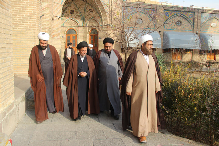 تصاویر / حضور  نماینده ولی فقیه در کشور بنگلادش در مدرسه علمیه شیخ الاسلام قزوین