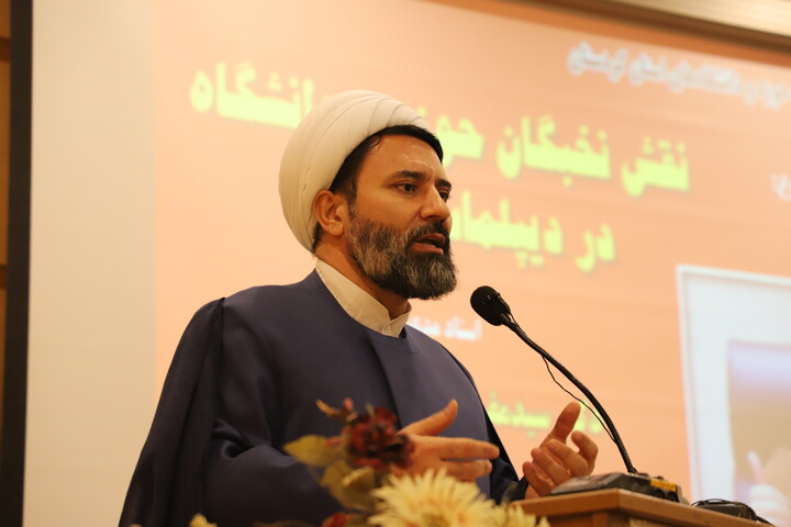 تصاویر/ برگزاری نشست هم‌اندیشی نخبگان حوزه و دانشگاه کردستان با محوریت دیپلماسی علمی