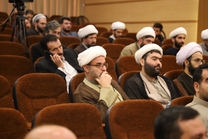 تصاویر/ برگزاری نشست هم‌اندیشی نخبگان حوزه و دانشگاه کردستان با محوریت دیپلماسی علمی