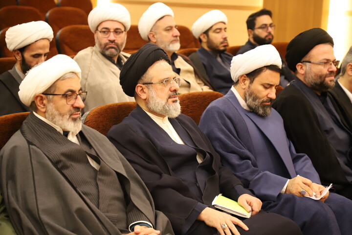 تصاویر/ برگزاری نشست هم‌اندیشی نخبگان حوزه و دانشگاه کردستان با محوریت دیپلماسی علمی