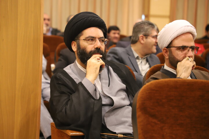 تصاویر/ برگزاری نشست هم‌اندیشی نخبگان حوزه و دانشگاه کردستان با محوریت دیپلماسی علمی