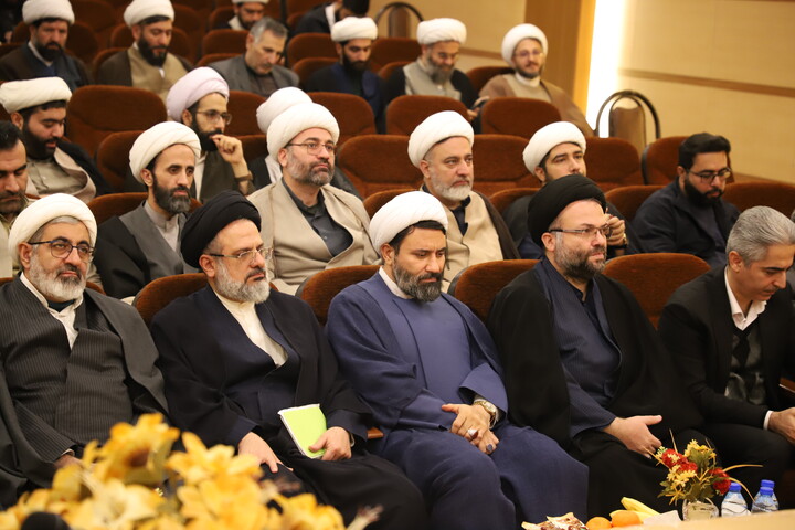 تصاویر/ برگزاری نشست هم‌اندیشی نخبگان حوزه و دانشگاه کردستان با محوریت دیپلماسی علمی