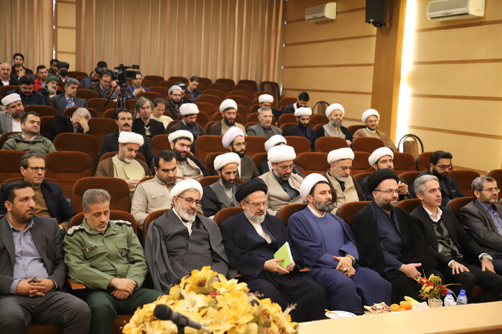 تصاویر/ برگزاری نشست هم‌اندیشی نخبگان حوزه و دانشگاه کردستان با محوریت دیپلماسی علمی