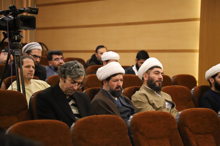 تصاویر/ برگزاری نشست هم‌اندیشی نخبگان حوزه و دانشگاه کردستان با محوریت دیپلماسی علمی