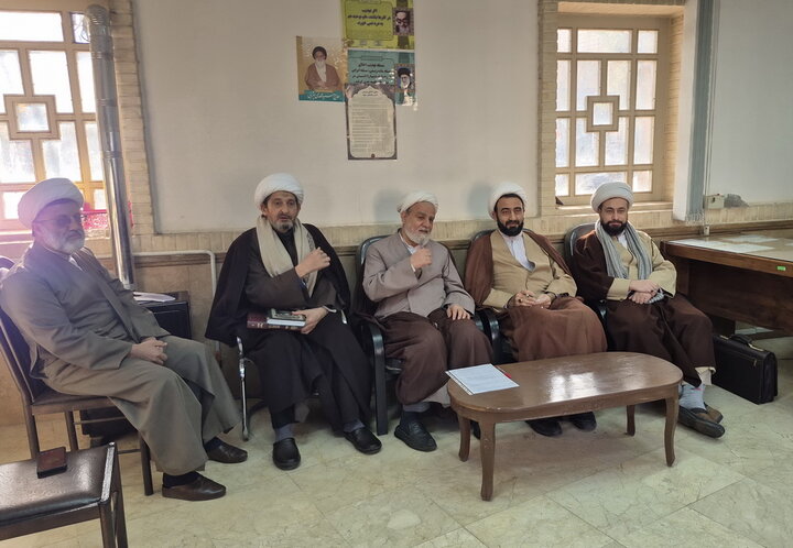 تصاویر/ نشست اساتید مدرسه علمیه آیت‌الله یثربی(ره) کاشان