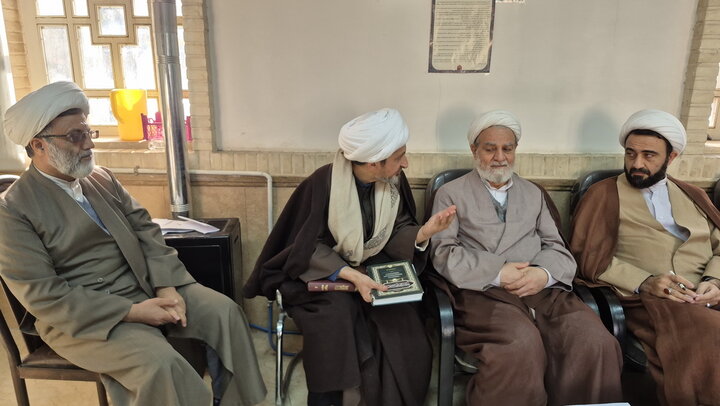 تصاویر/ نشست اساتید مدرسه علمیه آیت‌الله یثربی(ره) کاشان