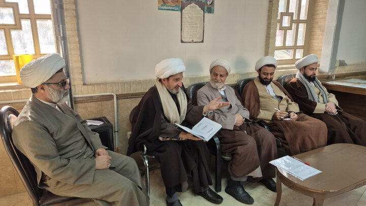 تصاویر/ نشست اساتید مدرسه علمیه آیت‌الله یثربی(ره) کاشان