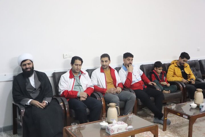 دیدار اعضای هلال احمر با امام‌جمعه شهرستان مهران