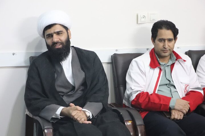 دیدار اعضای هلال احمر با امام‌جمعه شهرستان مهران