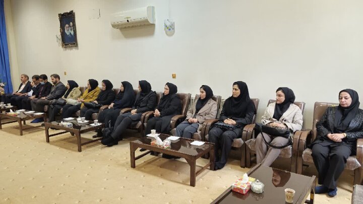 تصاویر/ دیدار مدیرکل امور اقتصادی و دارایی استان ایلام با امام جمعه ایلام