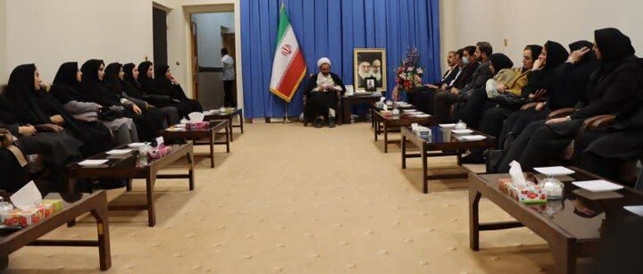 تصاویر/ دیدار مدیرکل امور اقتصادی و دارایی استان ایلام با امام جمعه ایلام