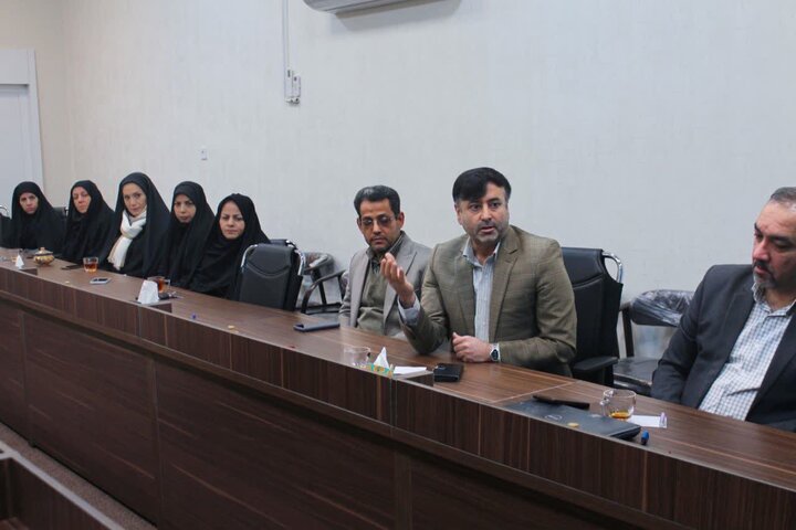 تصاویر/ نشست صمیمی جمعی‌ از اساتید دانشگاه با امام‌جمعه اردکان