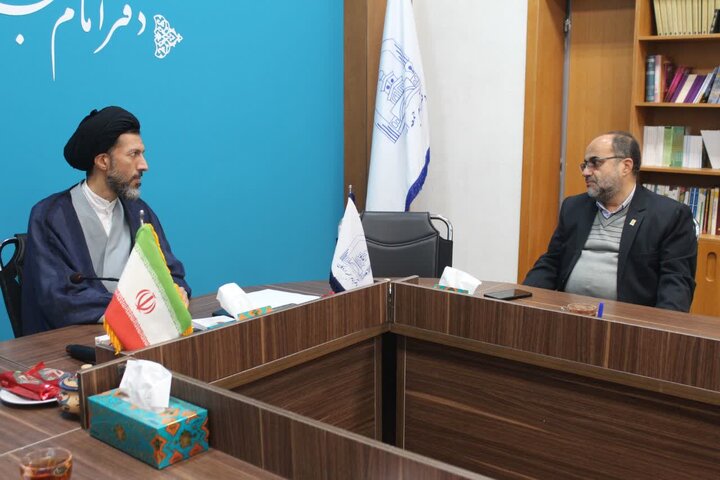 تصاویر/ نشست صمیمی جمعی‌ از اساتید دانشگاه با امام‌جمعه اردکان