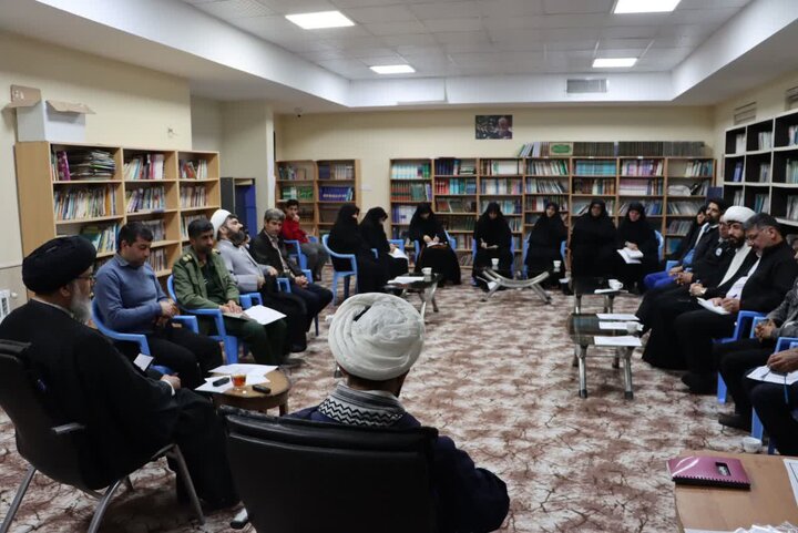 تصاویر/ جلسه هم اندیشی متولیان اعتکاف ماه رجب شهرستان بافق
