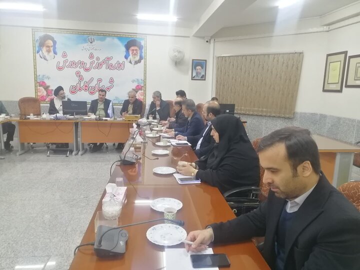 تصاویر/هفتمین جلسه شورای آموزش و پرورش با حضورنماینده ولی فقیه درکاشان