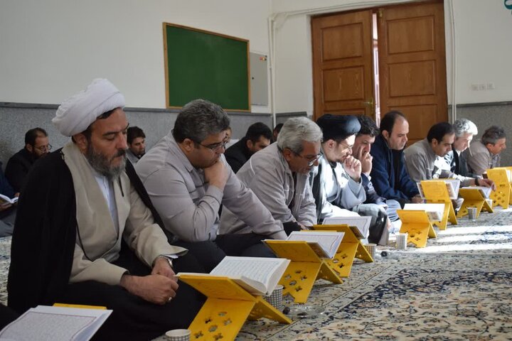 تصاویر/محفل انس با قرآن به مناسبت دومین سالگرد شهید گمنام در شهرستان بیجار