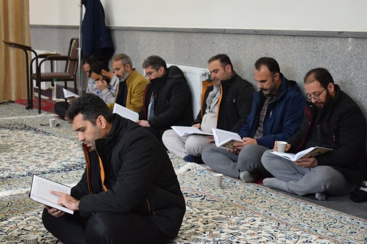 تصاویر/محفل انس با قرآن به مناسبت دومین سالگرد شهید گمنام در شهرستان بیجار