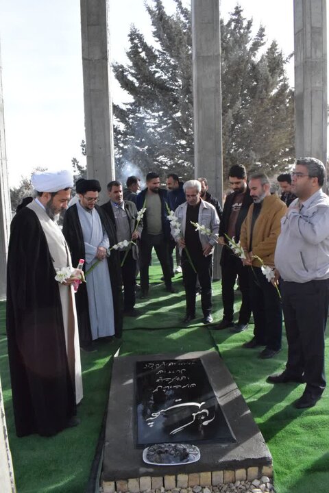 تصاویر/محفل انس با قرآن به مناسبت دومین سالگرد شهید گمنام در شهرستان بیجار
