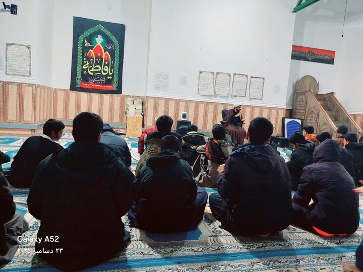 مراسم سوگواری سالروز شهادت امام هادی(ع) با حضور اساتید و طلاب در حوزه علمیه پیامبر اعظم(ص).