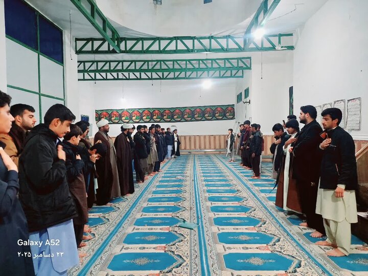 مراسم سوگواری سالروز شهادت امام هادی(ع) با حضور اساتید و طلاب در حوزه علمیه پیامبر اعظم(ص).