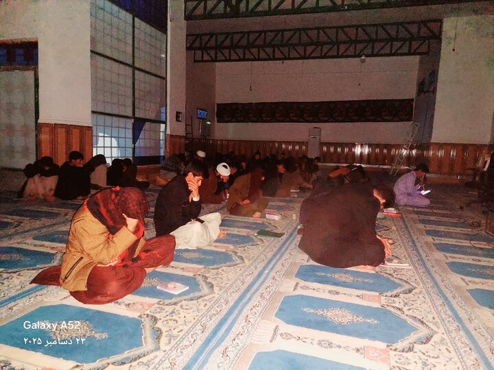 مراسم سوگواری سالروز شهادت امام هادی(ع) با حضور اساتید و طلاب در حوزه علمیه پیامبر اعظم(ص).