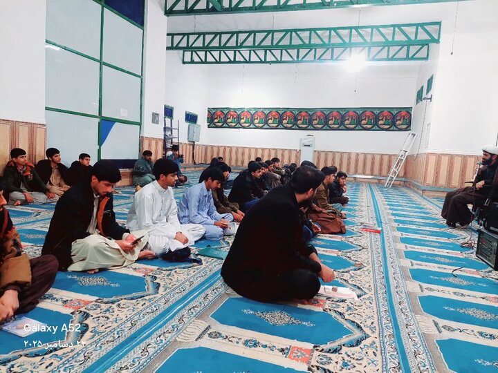 مراسم سوگواری سالروز شهادت امام هادی(ع) با حضور اساتید و طلاب در حوزه علمیه پیامبر اعظم(ص).