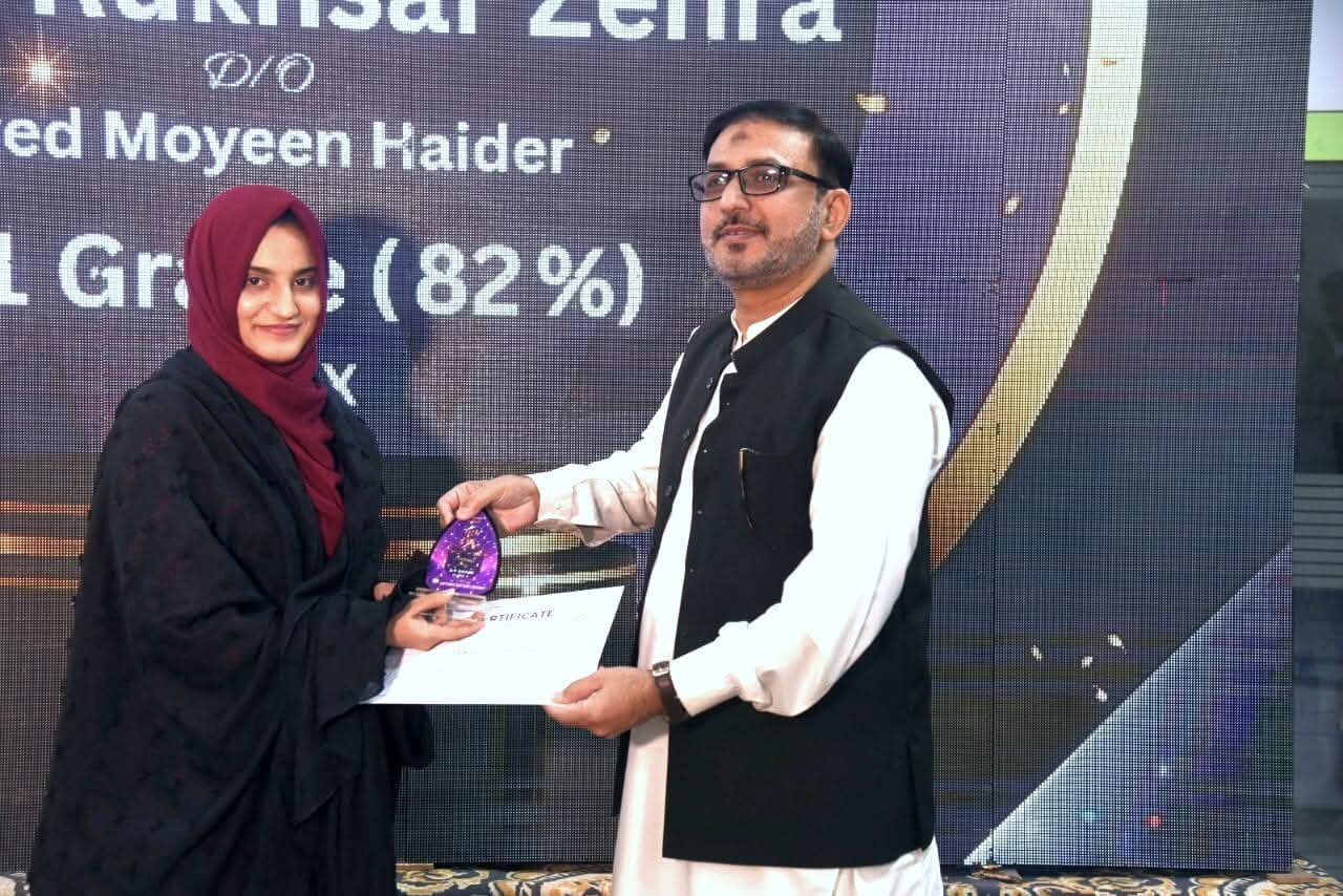 کراچی؛ باقر العلوم ایوارڈز 2025 میں سینکڑوں طلبہ وطالبات میں ایوارڈز اور اسکالرشپ تقسیم