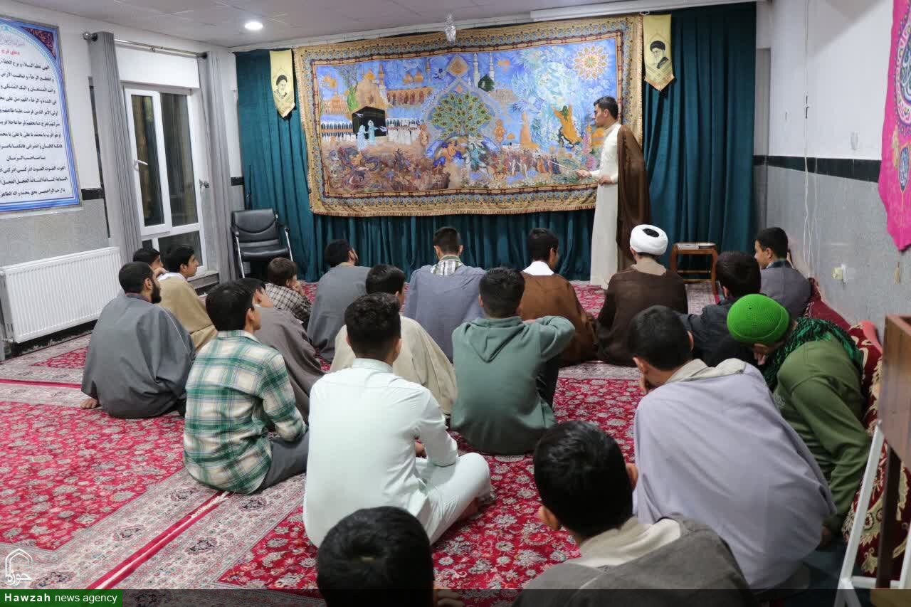 آیین پرده‌خوانی در مدرسه علمیه مهدی موعود(عج) کبودراهنگ برگزار شد+عکس