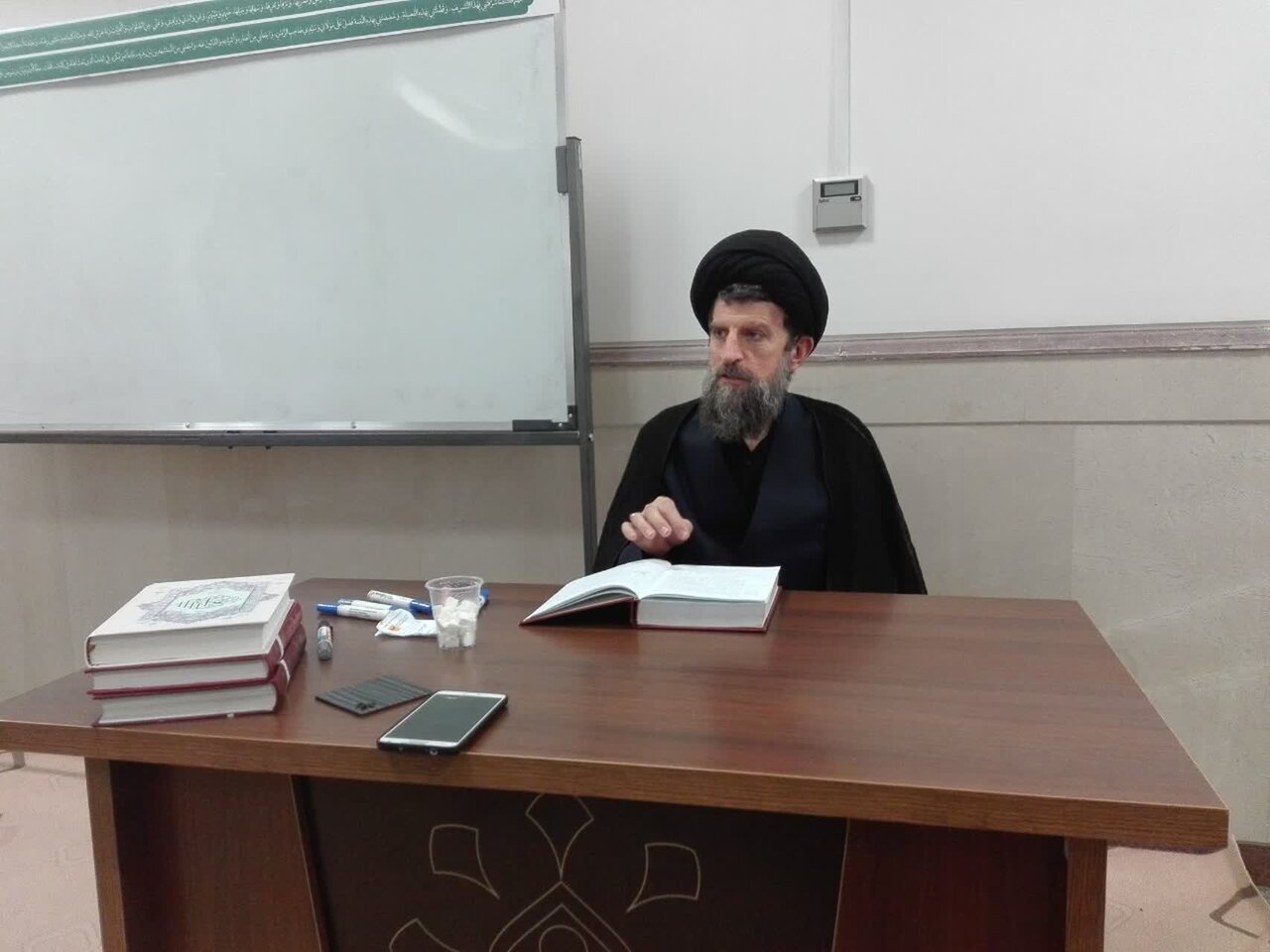 اسلام منحصر در عبادات فردی نیست