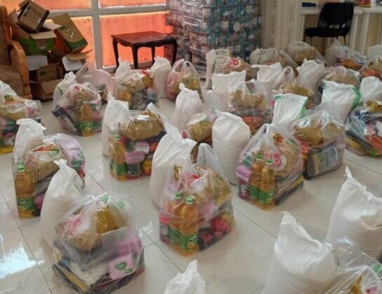 ۲۵ بسته معیشتی بین خانواده‌های نیازمند کاَشان توزیع شد+عکس