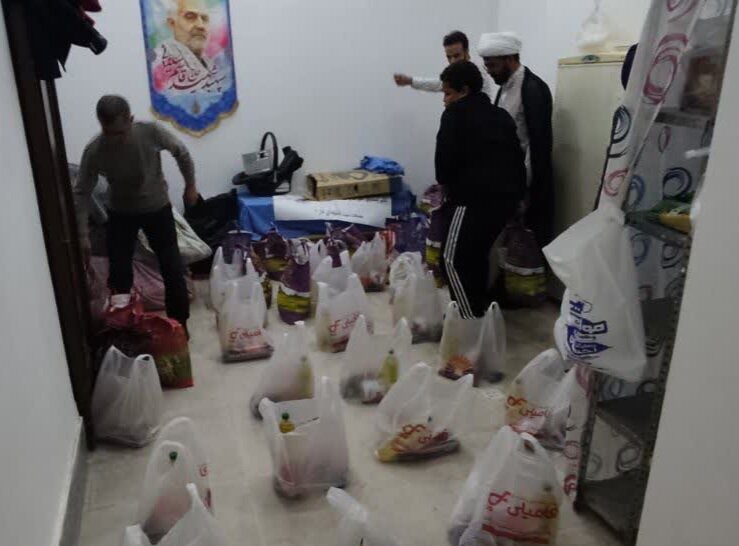 ۲۵ بسته معیشتی بین خانواده‌های نیازمند کاَشان توزیع شد
