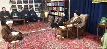 وظیفه خواص جامعه، ایستادگی بر خط روشنی است که رهبر معظم انقلاب ترسیم کردند