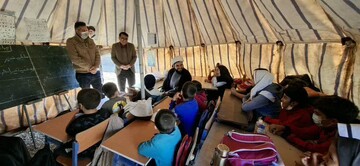 حضور امام جمعه کاکی در چادر دانش آموزان عشایری