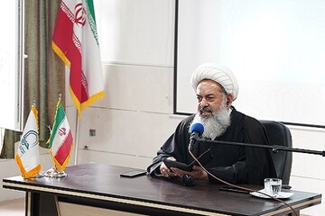 تصویر ناصواب از امام زمان(عج) ایشان را مظهر جنگ معرفی می‌کند؛ امام، مظهر مهر و محبت است