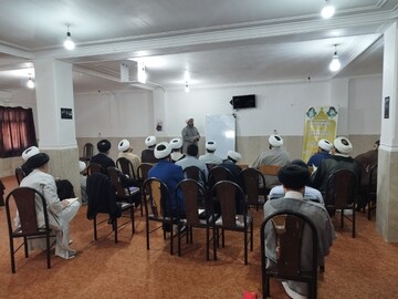 اساتید حوزه در خط مقدم پاسخ به شبهات ولایت فقیه قرار دارند