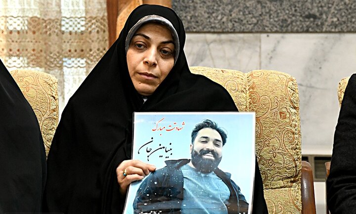 تصاویر/ بدرقه خانواده شهدای جنگ ۱۲روزه برای زیارت امام رضا(ع)