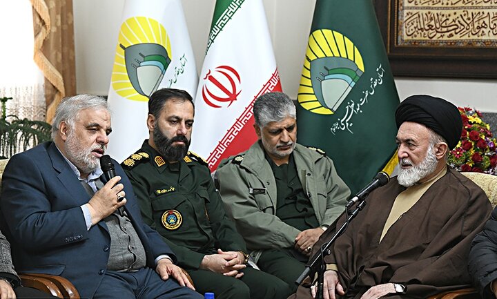 تصاویر/ بدرقه خانواده شهدای جنگ ۱۲روزه برای زیارت امام رضا(ع)