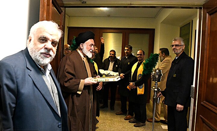 تصاویر/ بدرقه خانواده شهدای جنگ ۱۲روزه برای زیارت امام رضا(ع)