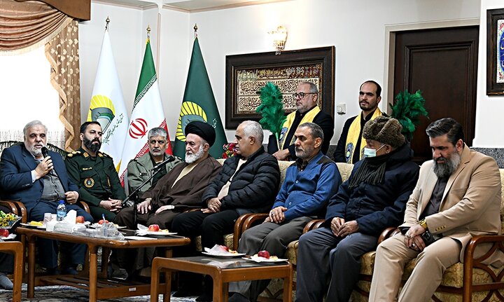 تصاویر/ بدرقه خانواده شهدای جنگ ۱۲روزه برای زیارت امام رضا(ع)