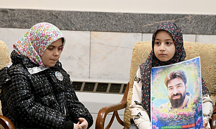 تصاویر/ بدرقه خانواده شهدای جنگ ۱۲روزه برای زیارت امام رضا(ع)