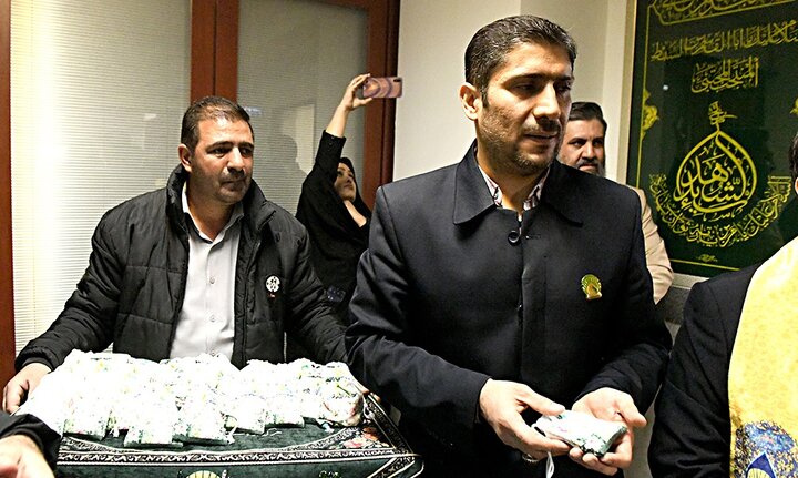 تصاویر/ بدرقه خانواده شهدای جنگ ۱۲روزه برای زیارت امام رضا(ع)