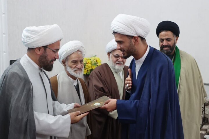 تصاویر/ مسئول بسیج اساتید، طلاب و روحانیون شهرستان اشکذر معرفی شد