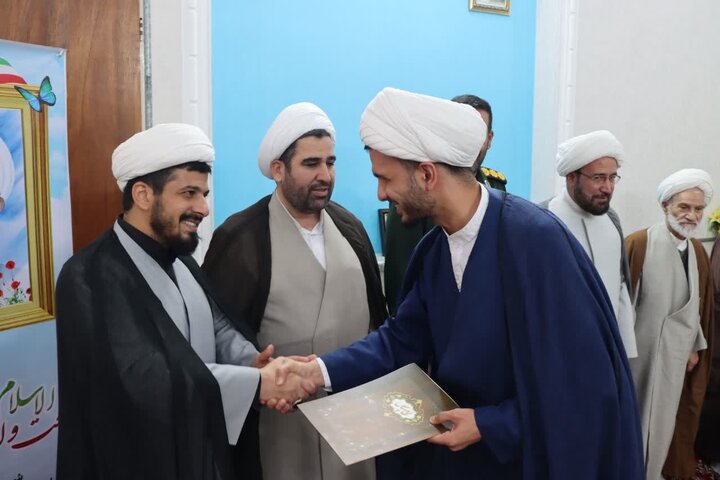 تصاویر/ مسئول بسیج اساتید، طلاب و روحانیون شهرستان اشکذر معرفی شد