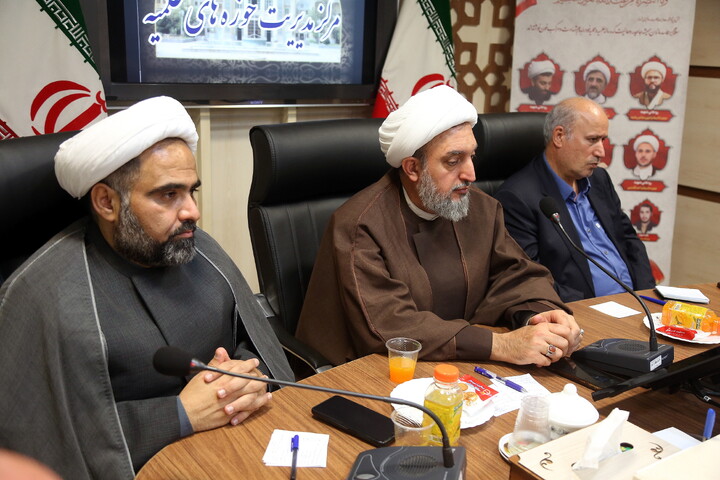 تصاویر/ نشست ستاد راهبری ورزش حوزه‌های علمیه با رئیس فدراسیون فوتبال