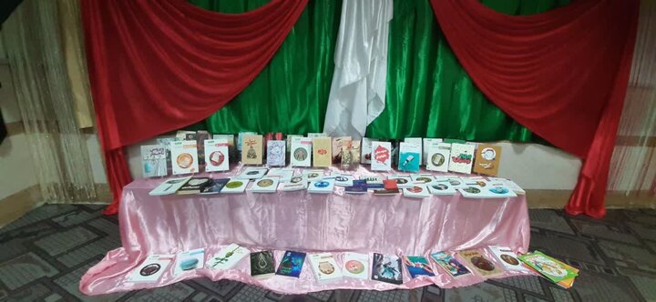 تصاویر/ برپایی نمایشگاه‌های کتاب در مدارس علمیه خواهران لرستان